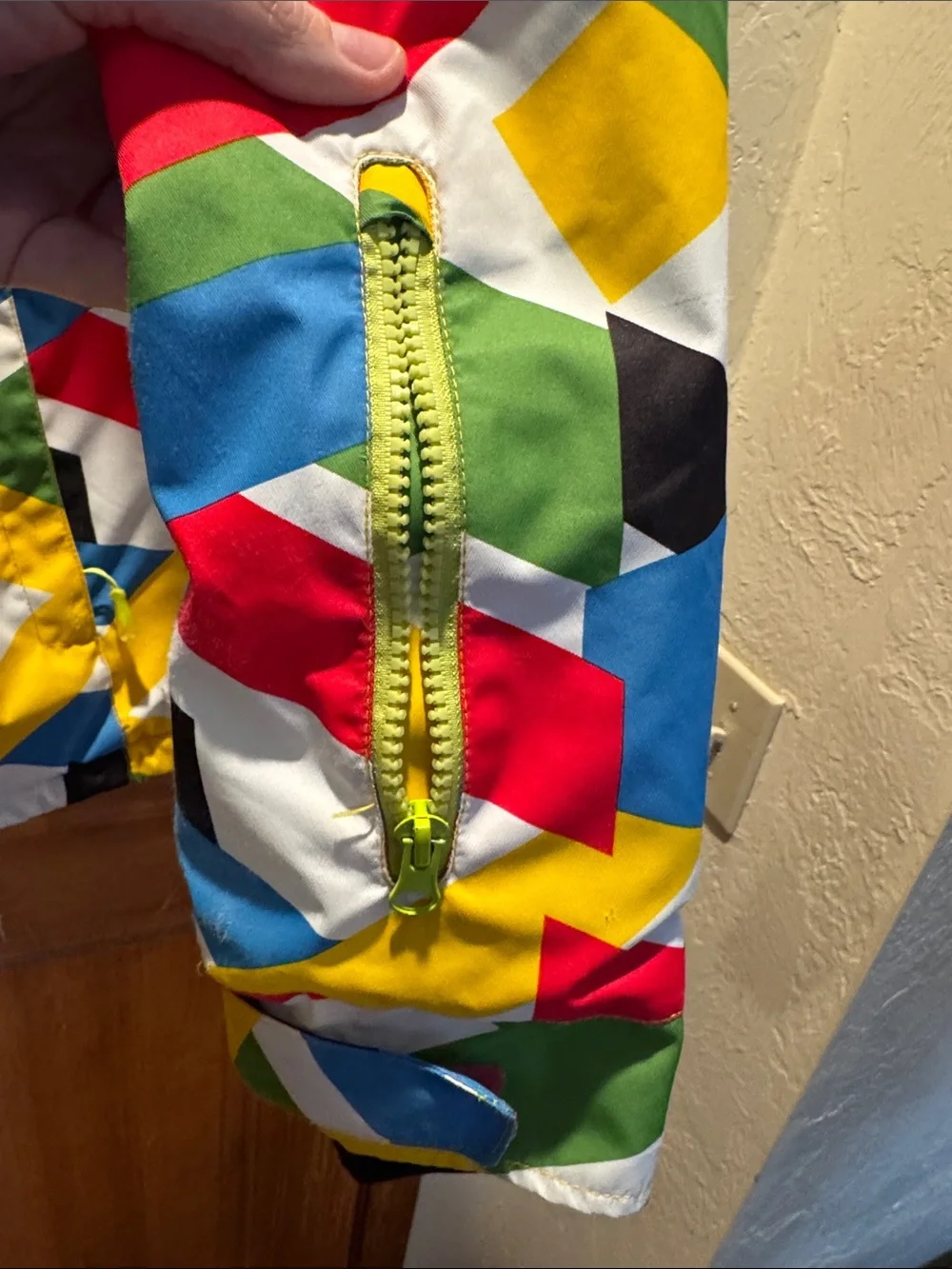 Wild Snow Multi-Color Geometric Ski Snowboard Jacket - Youth XL